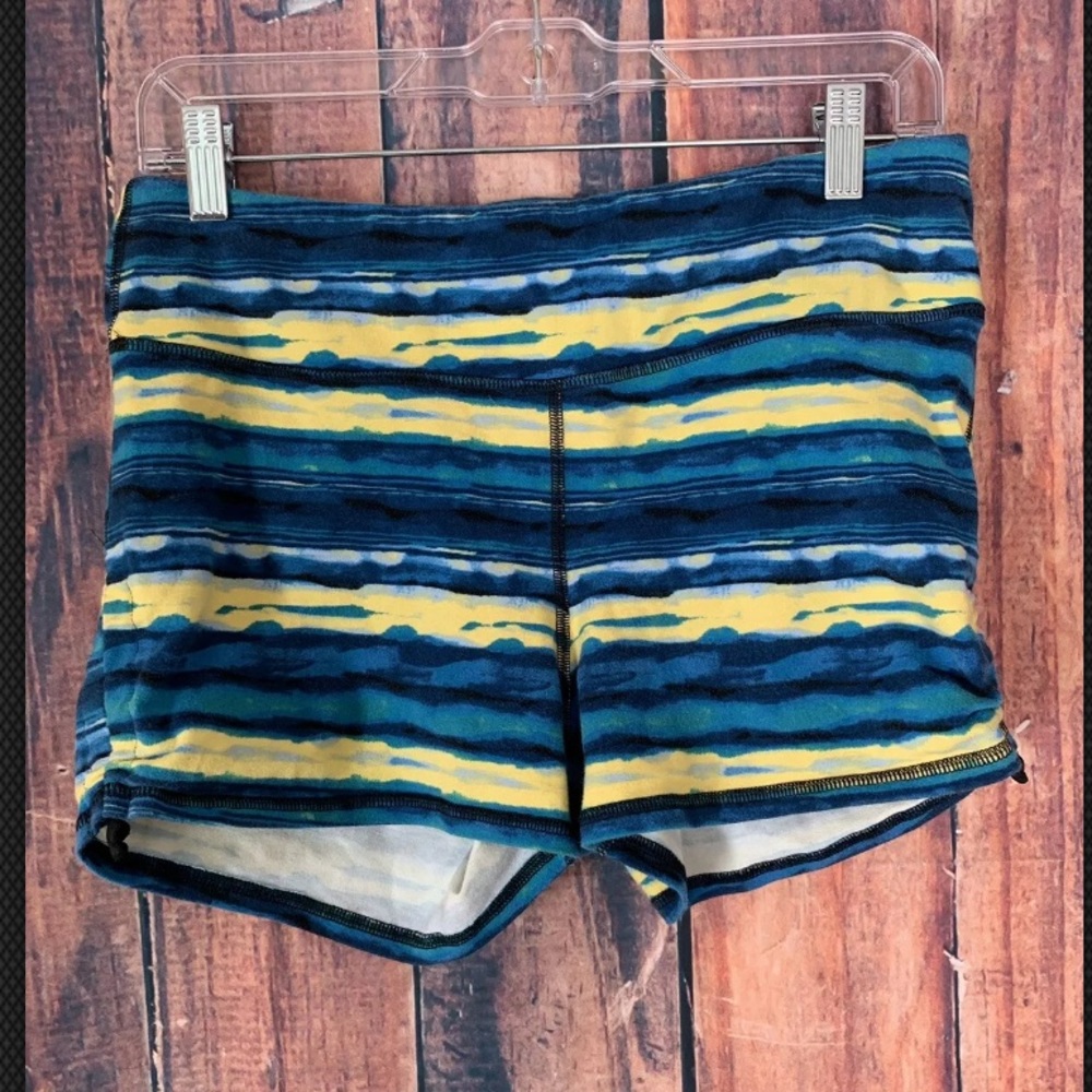 Gaiam Om Cinch Size Large Yoga Shorts